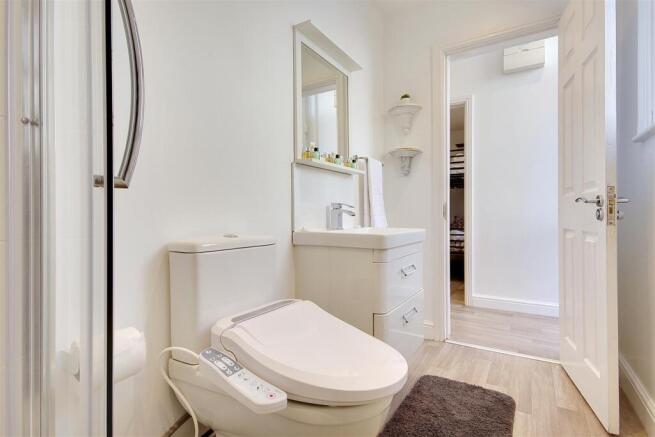 03 Bathroom B.jpg