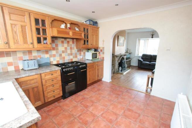 LARGE KITCHEN