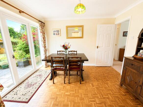 4 bed Bungalow for sale Image 7