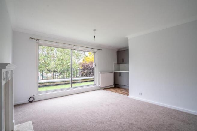 1 bed Flat to rent Image 5