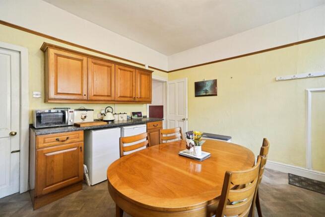 3 bed Terraced for sale Image 6