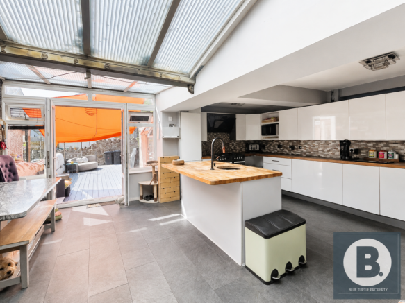Abergele Road, Old Colwyn, Colwyn Bay, LL29 photo 4