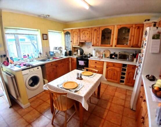 Kitchen 1.jpg