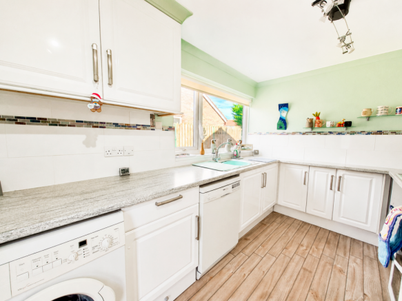 2 bed Semi-Detached Bungalow for sale Image 4