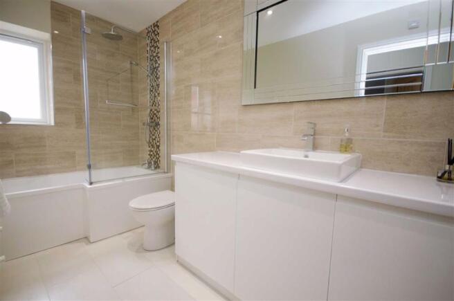 FAMILY BATHROOM