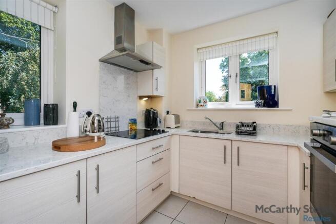 2 bed Apartment for sale Image 7