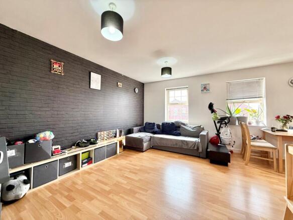 2 bed Flat to rent Image 4