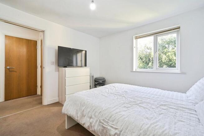 2 bed Flat for sale Image 4