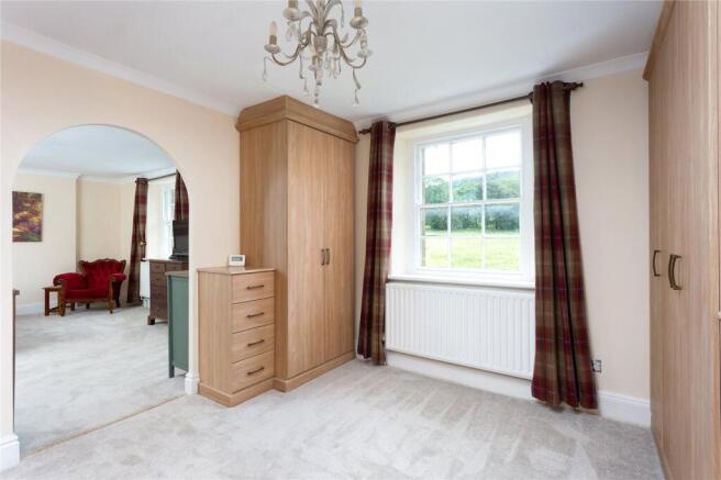 5 bed Detached for sale Image 10