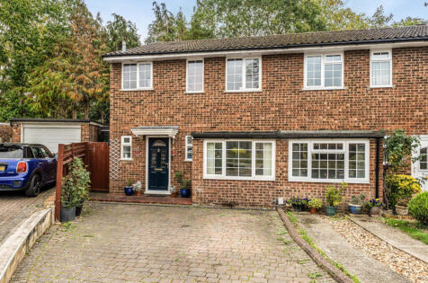 Denton Way, Frimley, Camberley, Surrey, GU16