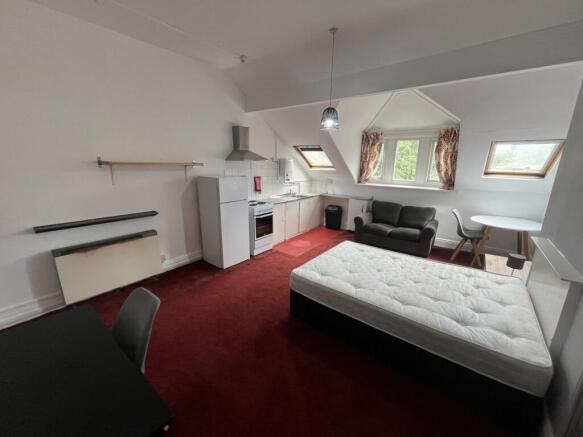 1 bed House Share to rent Image 4