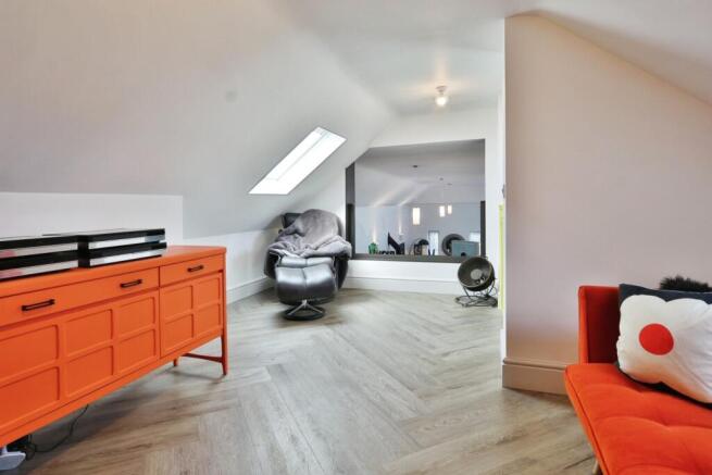 4 bed Detached for sale Image 6