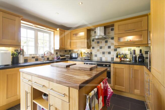 Dining Kitchen/ Fami
