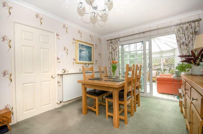 Dining room pic 2.jpg