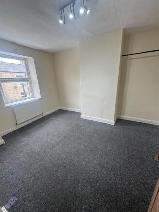 3 bed Terraced to rent Image 7
