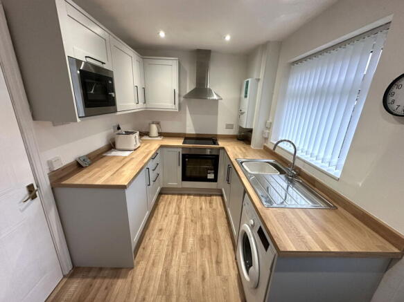 2 bed Semi-Detached Bungalow for sale Image 12