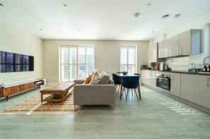 5, Peregrine House, Gurnell Grove, London W13 0FJ