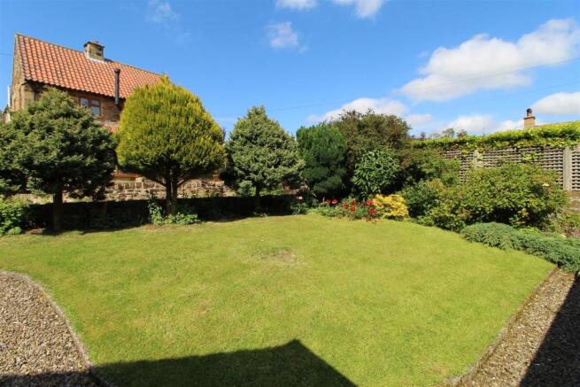 FRONT GARDEN