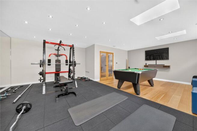 4 bed Detached for sale Image 8