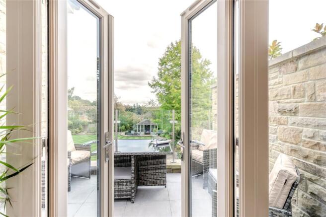 4 bed Detached for sale Image 5