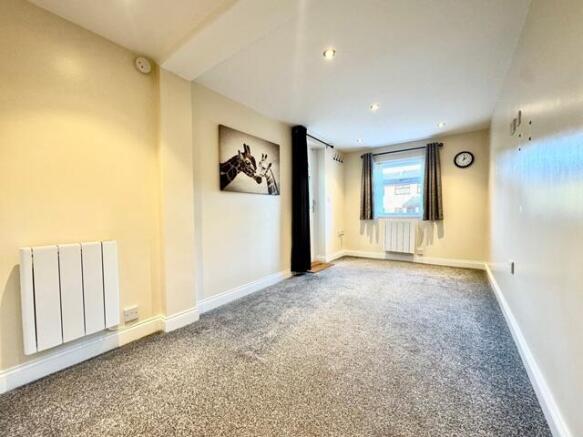 1 bed Apartment to rent Image 4