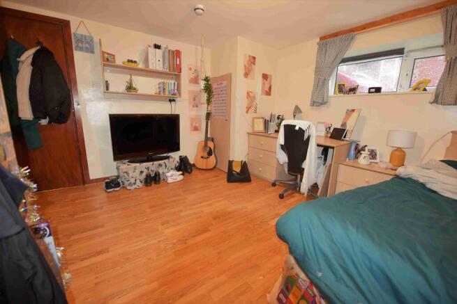 6 bed Terraced to rent Image 7