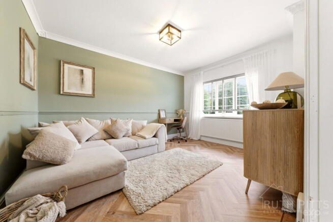 4 bed Detached for sale Image 6