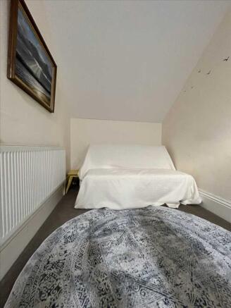 4 bed Flat for sale Image 12