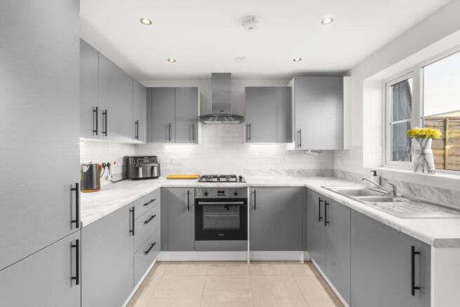 Rochester Avenue, Sawbridgeworth, Hertfordshire, CM21 photo 5
