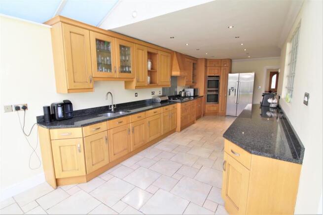 KITCHEN/BREAKFAST ROOM