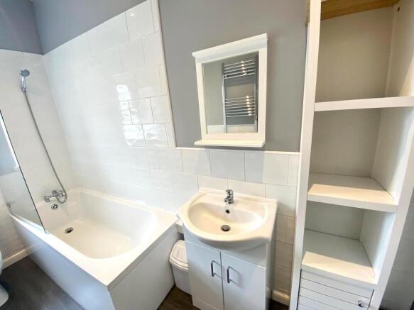 2 bed Flat to rent Image 6