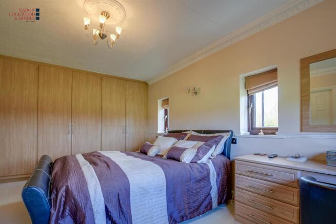4 bed Detached for sale Image 6