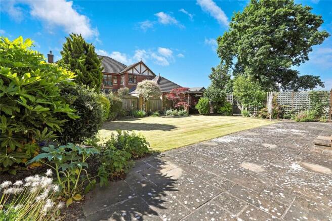5 bed Detached for sale Image 4