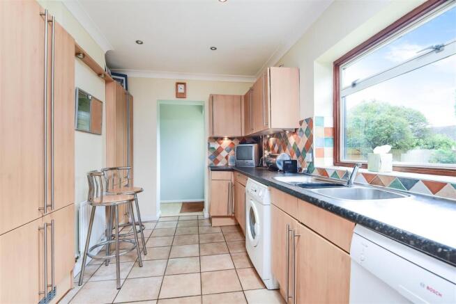 Kitchen 2.jpg