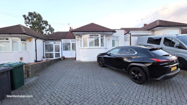 4-bed semi-detached on Connaught Avenue, East Barnet EN4 8PJ, £829,999