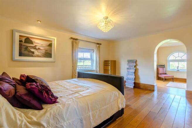 8414492-interior13.jpg