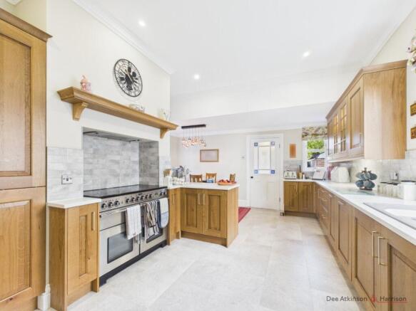 Kitchen/Dining Area
