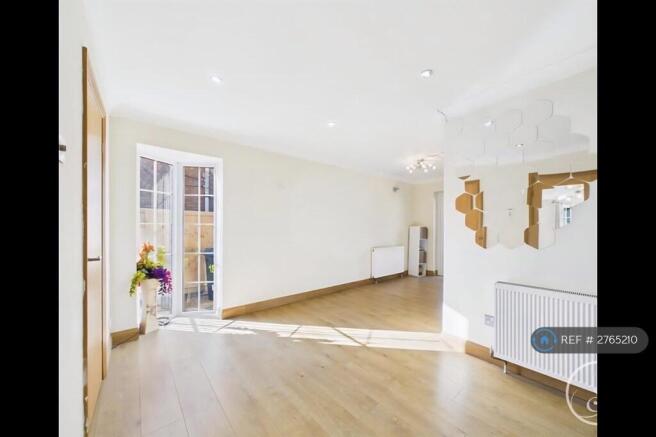 4 bed Detached to rent Image 4