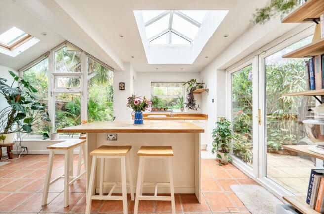 KITCHEN/DINER/FAMILY ROOM