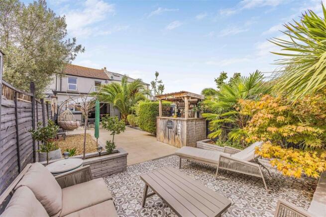 3 Hartley Road, Hilsea-Small-PorticoMarketing-Sold