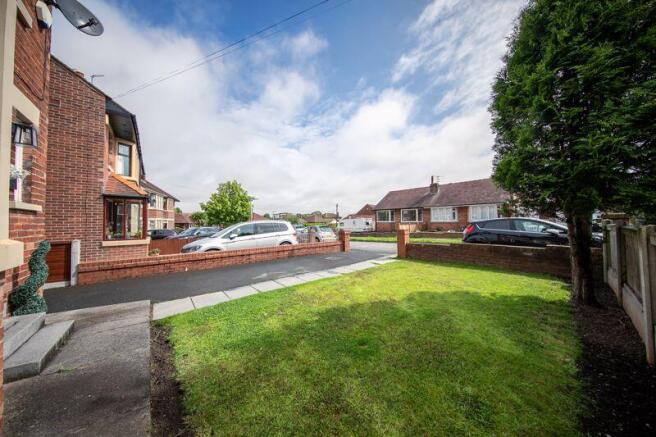 Front garden and driveway