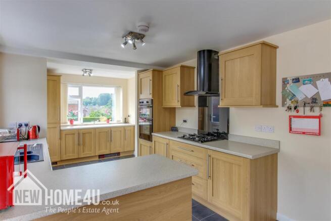 KITCHEN / DINING: