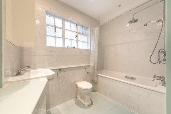 En-Suite Bathroom 