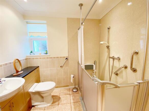 Shower Room.jpg