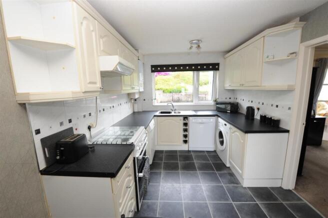 4 bed Detached for sale Image 9