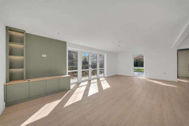 4 bed Detached for sale Image 8