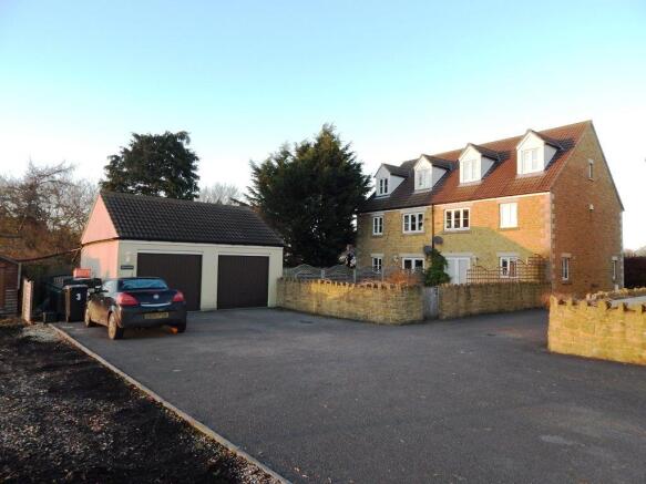GARAGE & PARKING 