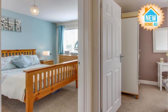 MAIN BEDROOM: