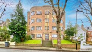 4, Broadlands, North Hill, Hornsey, London N6 4BT