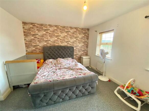 4 bed Town House for sale Image 10